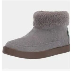 New Sanuk Gray Fleece-Lined Booties Size 10